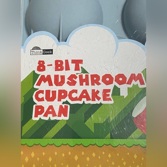 New Think Geek 2014 8-Bit Mushroom Cupcake Pan Mario Power Up Silicone Mold - Picture 7 of 8